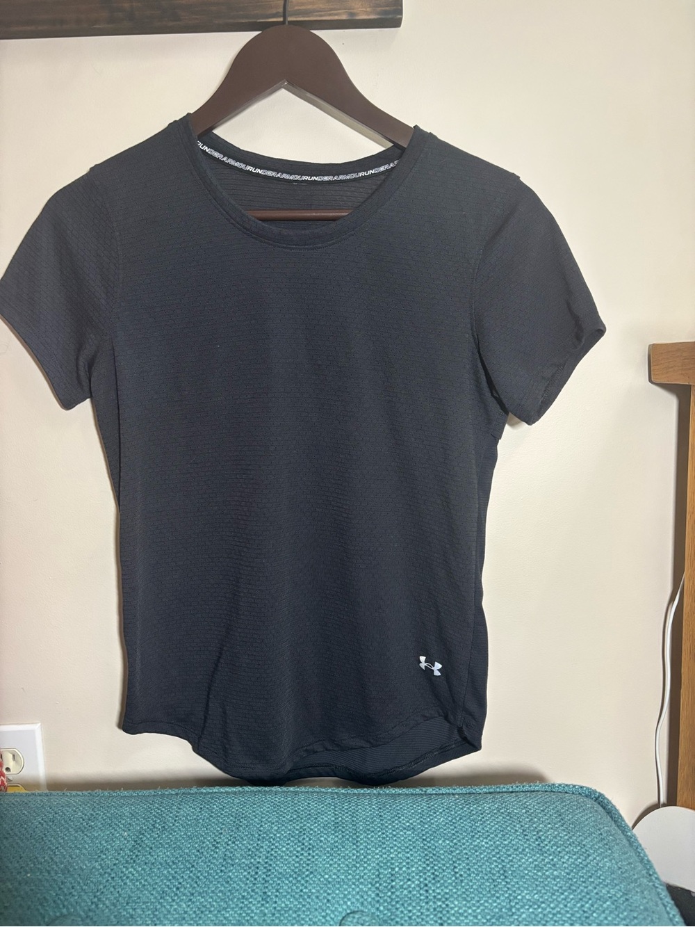 Under Armour Black Women's Short Sleeve Athletic Tee